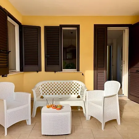 Yellow Beachfront House マリーナ・ディ・ペスコルーゼ