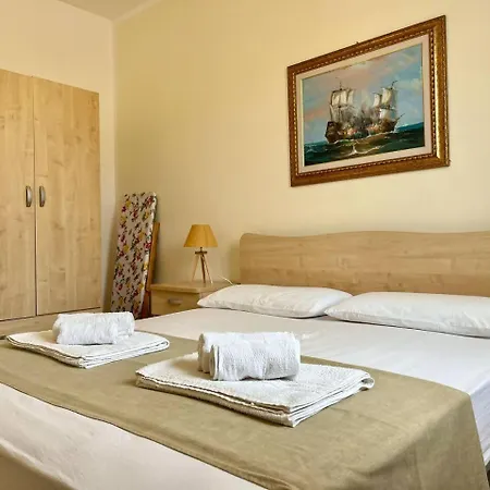 Yellow Beachfront House 60 M By Salento Prime * Marina Di Pescoluse