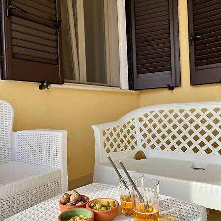 Yellow Beachfront House 60 M By Salento Prime *